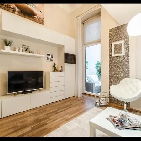Center Studio With Sauna And Patio Apartmán *