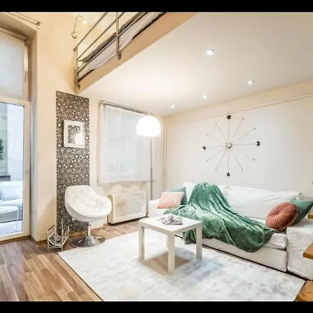 Apartment Center Studio With Sauna And Patio *