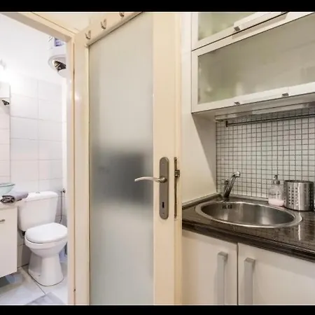 Center Studio With Sauna And Patio *